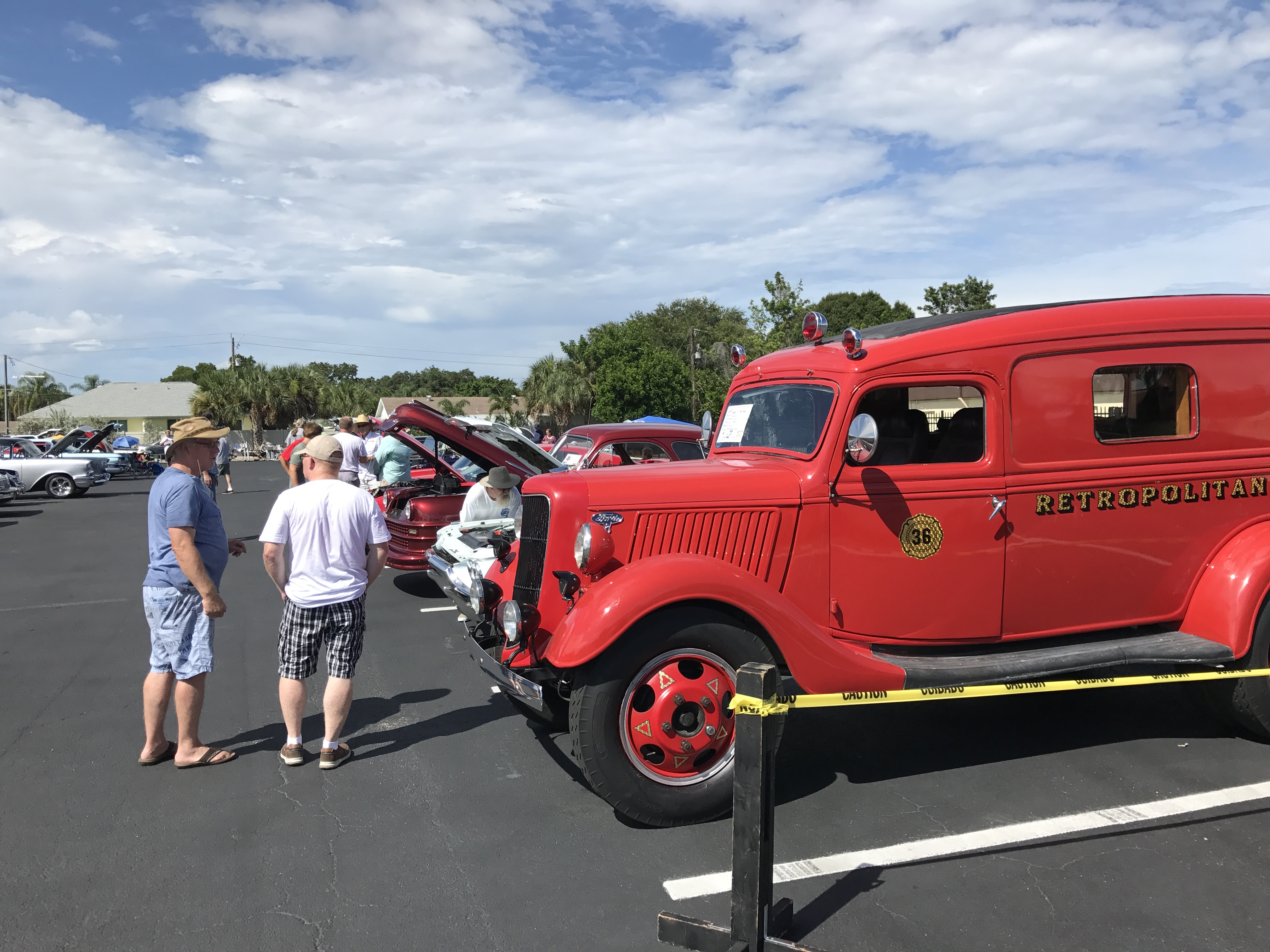 Truck's first outing: Monthly classic car show at Ideal Classic Cars in Venice.  Award: Top 10 !!!